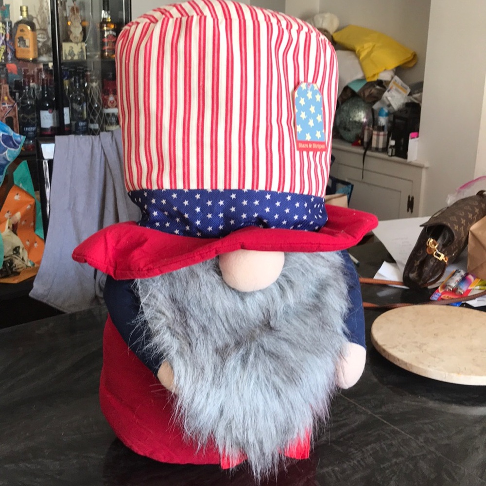 BNWT HOLIDAY GNOME